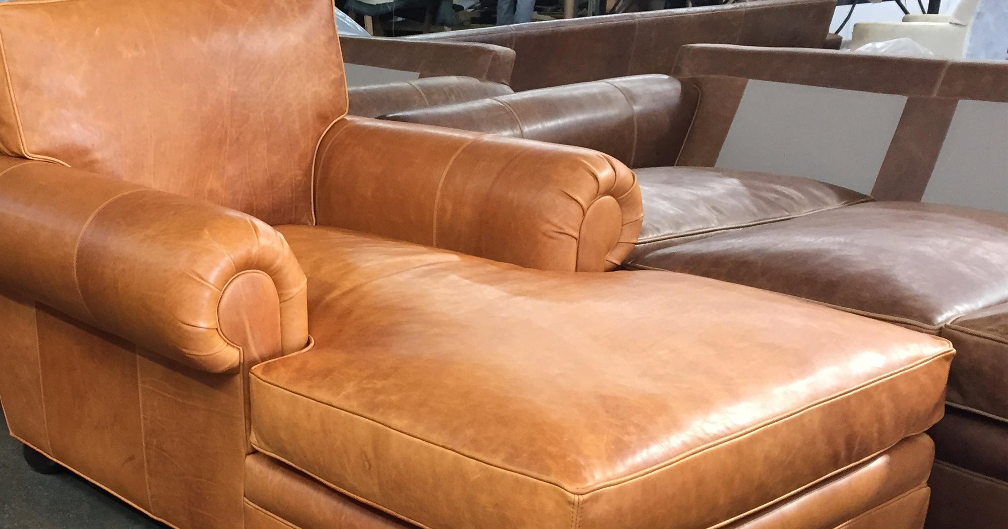 Langston Leather Chaise in Italian Domaine Bronze